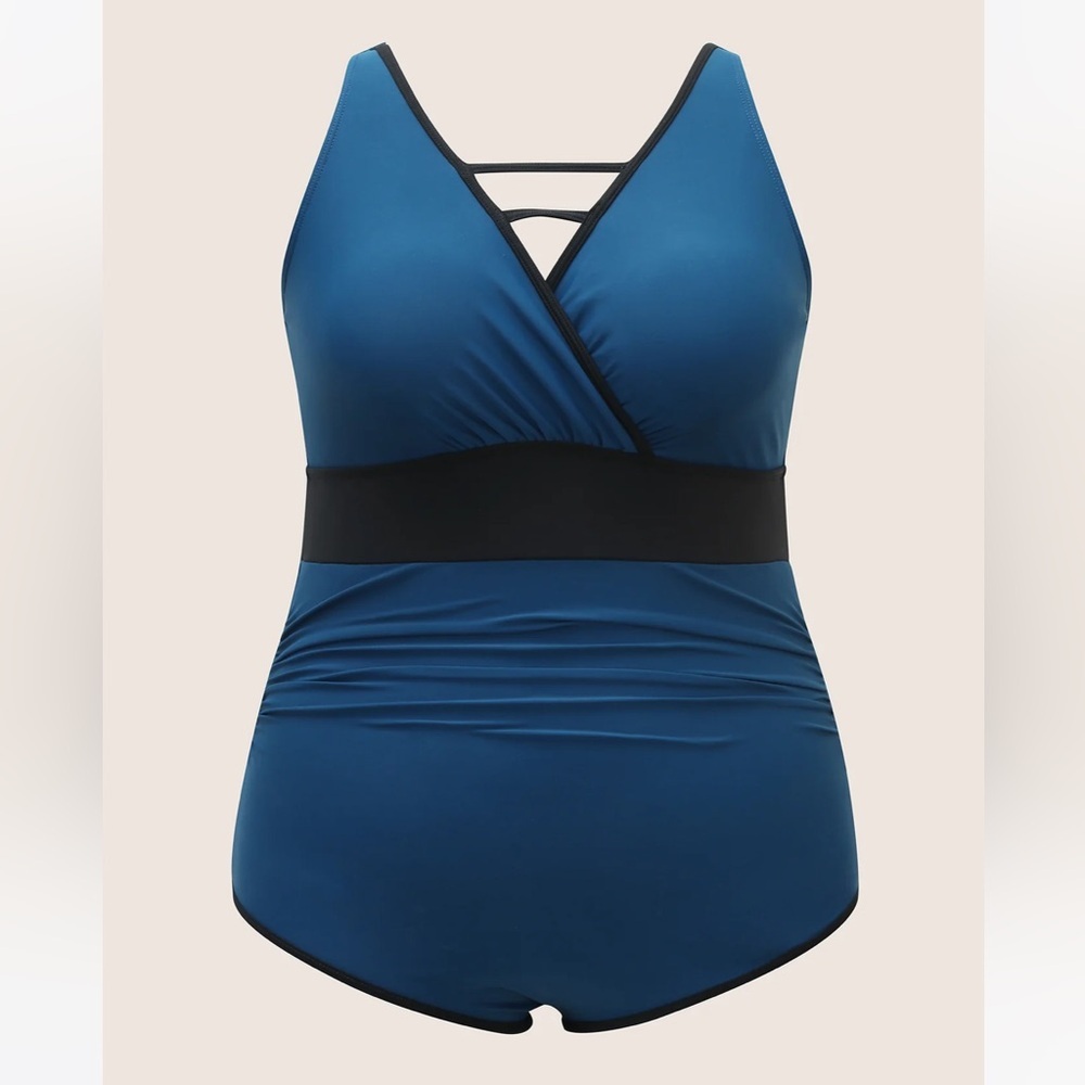 BloomChic NEW Contrast Trim Keyhole Gathered One Piece Swimsuit Color Block 30 - Picture 5 of 15